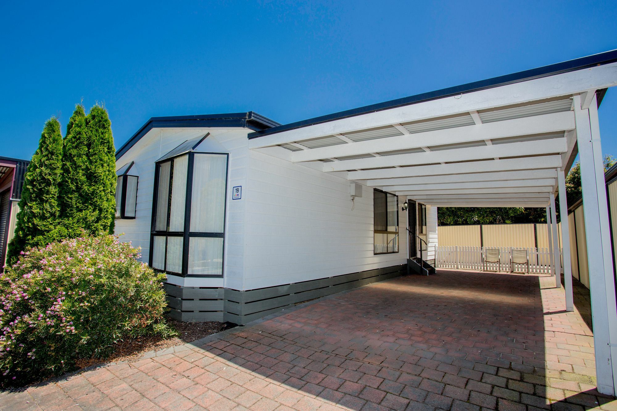 Big4 Traralgon Park Lane Holiday Park Exterior photo